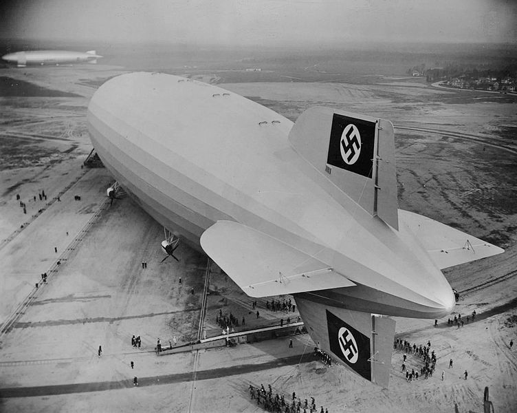 File:752px-Hindenburg first landing at Lakehurst 1936.jpg