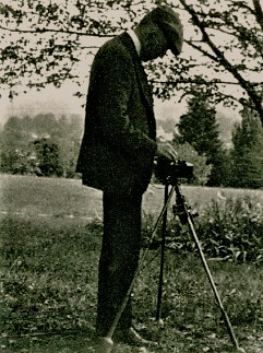 File:Henri-Georges Doll - FIG. 3 Schlumberger in 1920.jpg