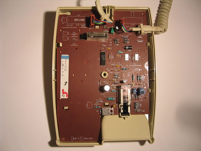File:Digital Telephone System GPO Statesman 1984 Ivory Inside Chip Attribution.jpg