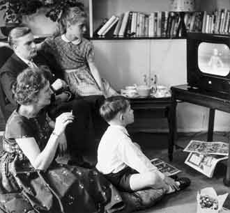 File:TV Broadcasting TV Shows We Used To Watch 1955 Television advertising.jpg