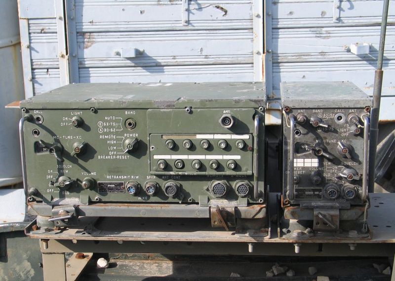 File:Radio Communication Equipment 800px-RT-246-R-442-latrun.jpg