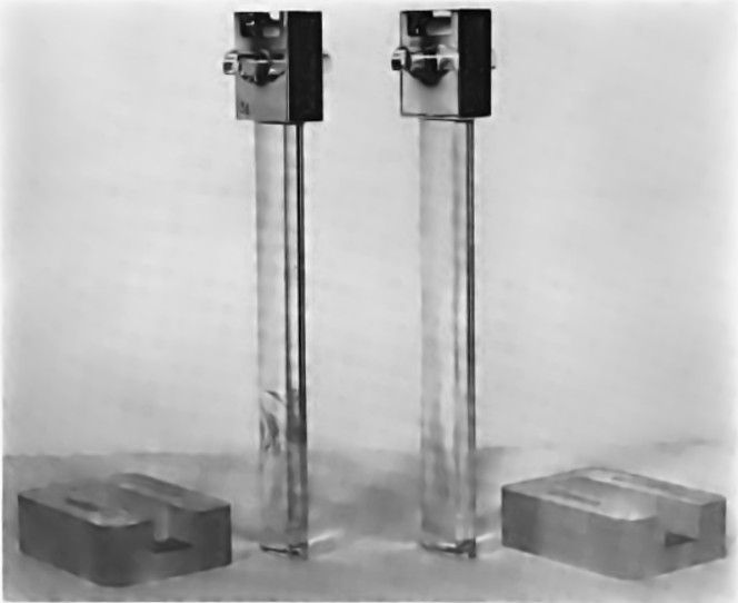 File:Vacuum Technology Quartz gravimeter pendulums 1950.jpg