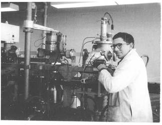 File:Judah Levine with his atomic beam apparatus.jpg