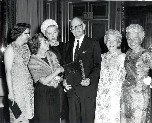 File:George Bailey with Spouses 2770.jpg