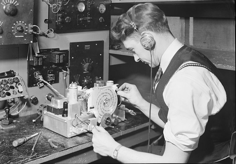 File:Immunity Testing Camden New Jersey Radio RCA Victor Inspector Testing the Radio NARA 518704.jpg