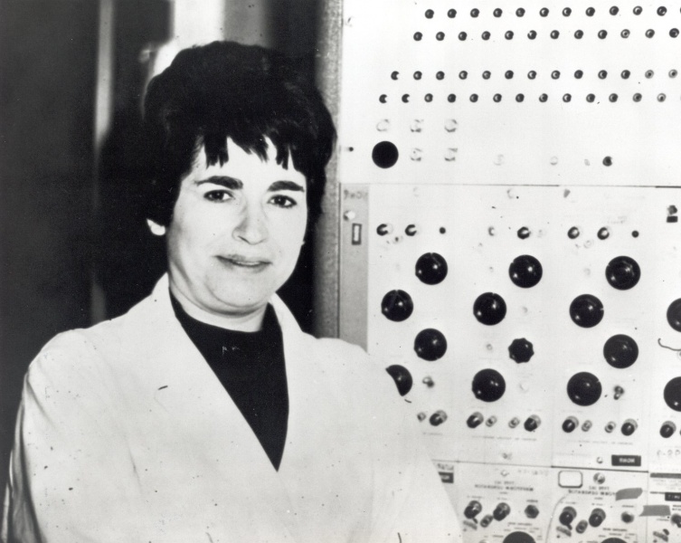 File:1039 -Thelma Estrin in front of A-D converter.jpg