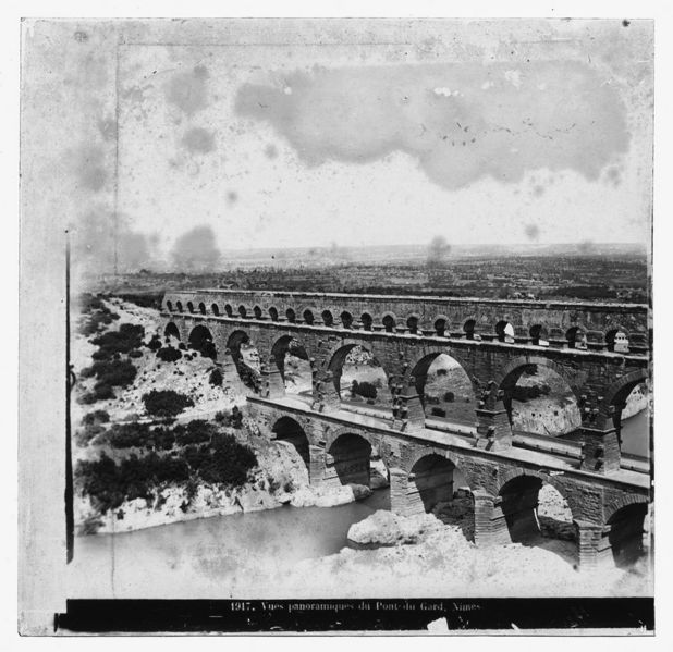 File:1917. Vue panoramique du pont du Gard. Nîmes - Fonds Trutat - 51Fi429.jpg