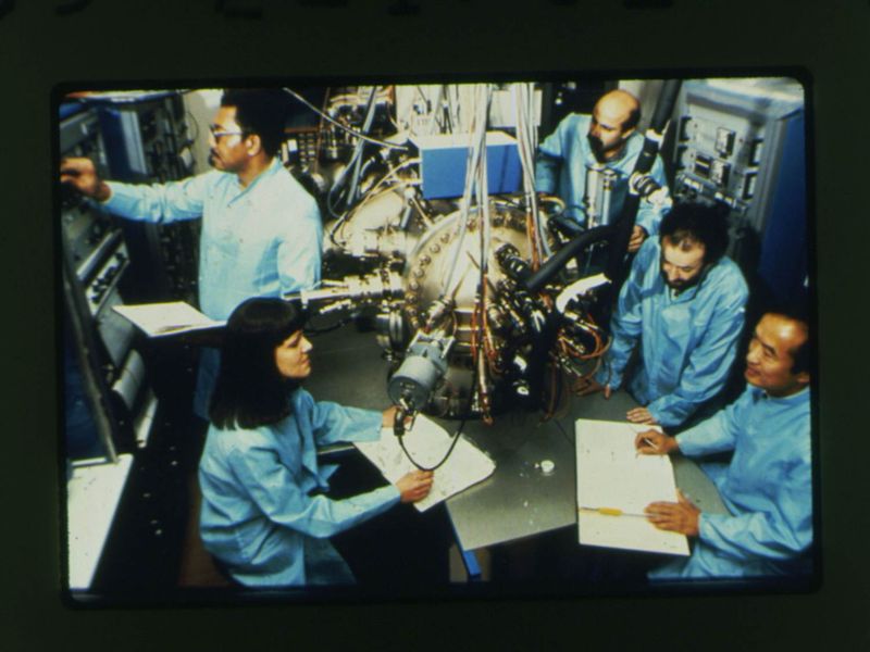 File:Cho and MBE team on QC laser 1994.jpg