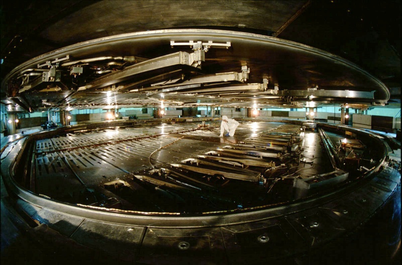 File:TRIUMF-inside the cyclotron.jpg