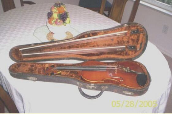 1950-2022年，沃尔特演奏了70多年的第二把小提琴