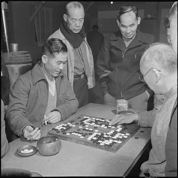 File:Games Heart Mountain Relocation Center A group of centerites gather around checkers NARA - 539158.jpg