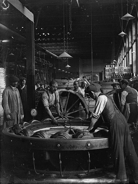 File:Contruction Industry Artillery Wheel Manufacture at Coventry Ordinance Works WWI.jpg