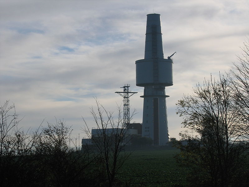 File:Electronic Warfare 2005 Großenbrode Klausberg Peat Tower A Attribution.jpg