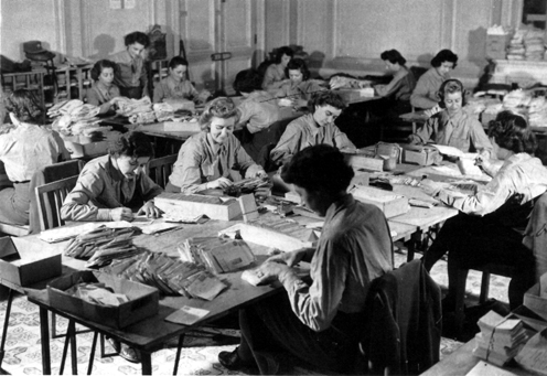 File:Operations Research Womans Army Air Force Readdressing Envelopes.jpg