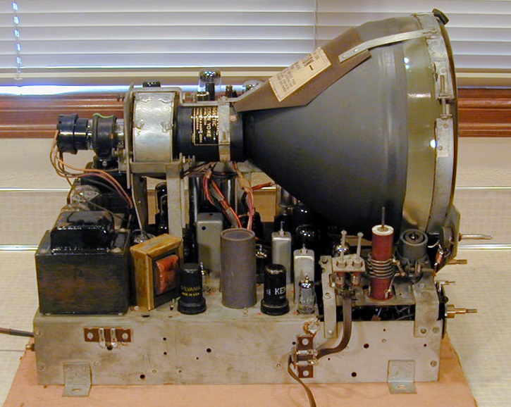File:12-inch Tube AM-FM-TV Chassis.jpg