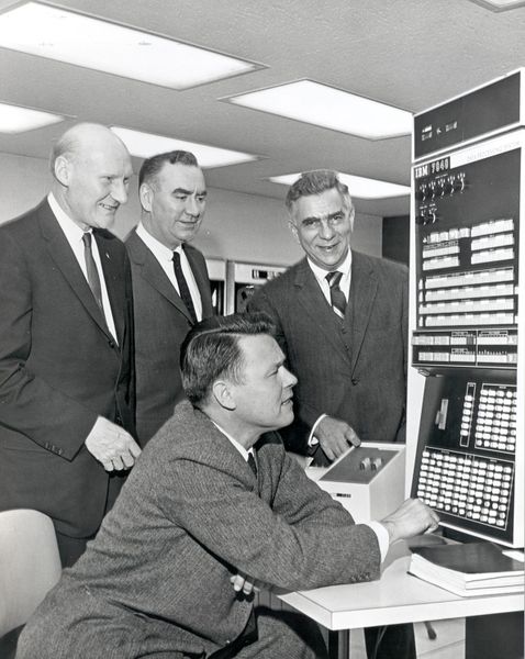 File:1641 - Ernst Weber and others at an IBM 7040.jpg