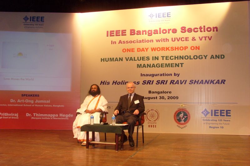 File:With Sri Sri Ravi Shankar in Bangalore.JPG
