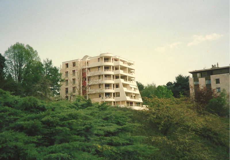 File:Nearby Apartments.jpg