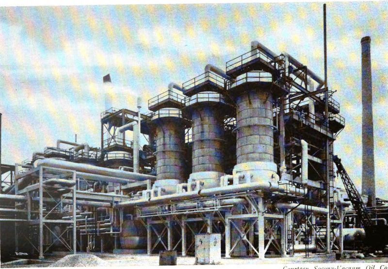 File:Catalytic cracking unit in indiana, 1950.jpg