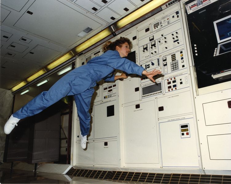 File:2133 - Low gravity training for space station design.jpg