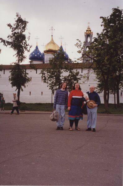 File:6270-008 - Martha Sloan and Irv Engelson in Russia, 1993.jpg