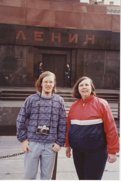 File:6270-001 - Martha Sloan and Irv Engelson in Russia, 1993.jpg