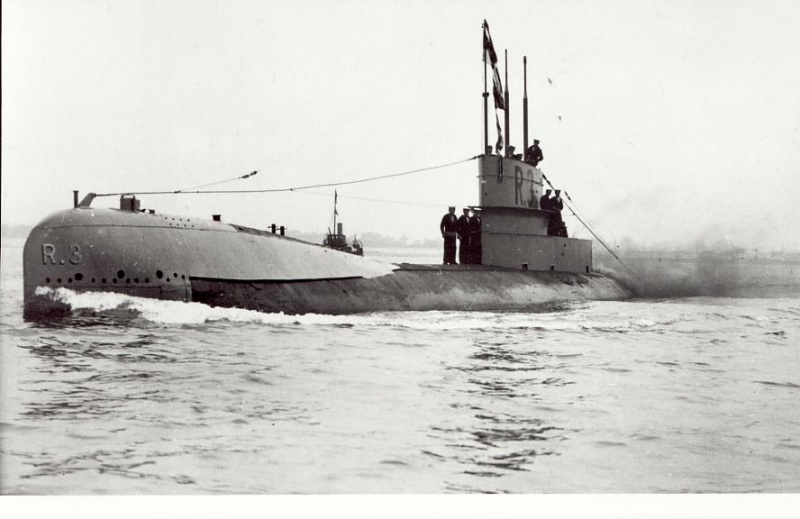 File:British WWI Submarine HMS R3.JPG