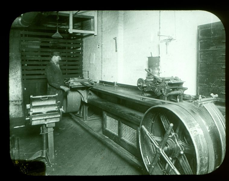 File:516 - Belt Machine - Stretched to get the right tension (Barthe-Gulowsen Belt Bench).jpg