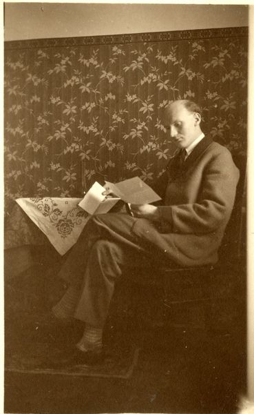File:1074 - Ernst Weber, reading in 1930.jpg