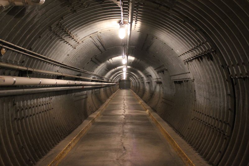 File:Diefenbunker Tunnel.jpg